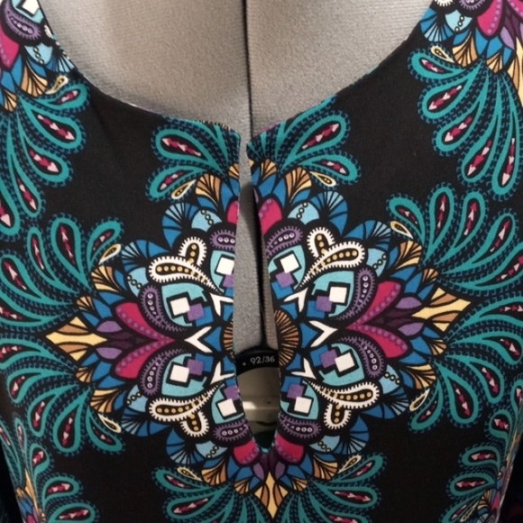 NWT Nicole Miller Multi Colored Pasley Like Design Dress. Size Med - Picture 3 of 11